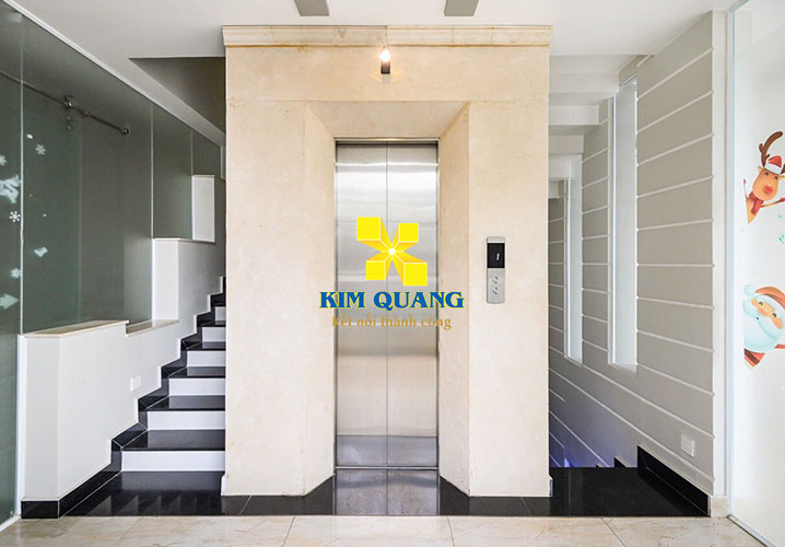Hệ thống thang máy và thang bộ tại tòa nhà cho thuê quận Tân Bình đường Lê Văn Sỹ